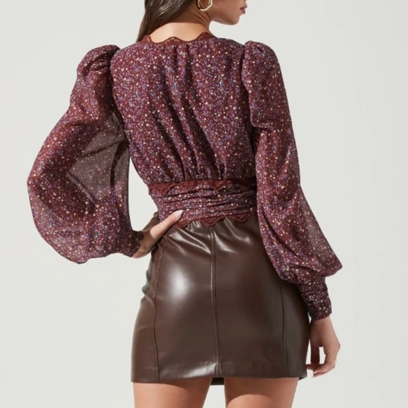 Astr the label ZANNA FLORAL LACE TRIM LONG SLEEVE TOP, BROWN PURPLE DITSY,Size S - Picture 2 of 2